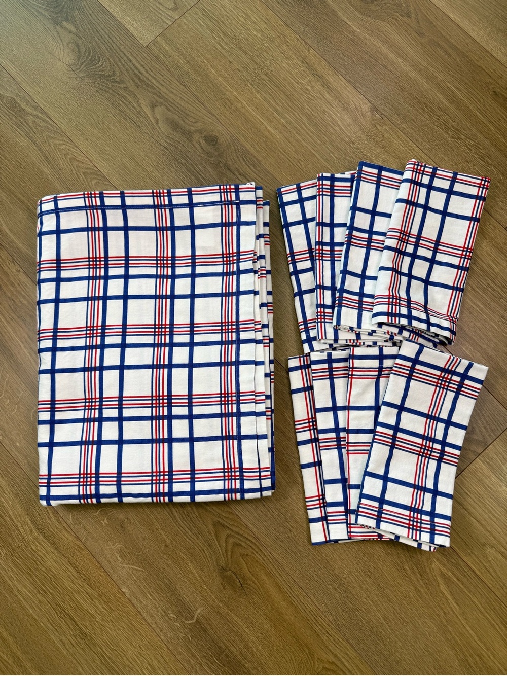 Sur La Table Fourth of July Plaid Tablecloth 120x70 w/ 8 Napkins Red White Blue
